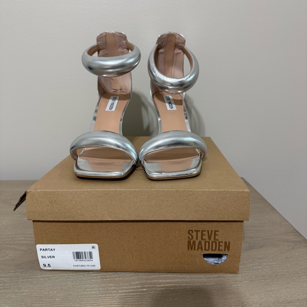 Steve Madden “Partay” Silver Heels - Size 9.5 - Picture 2 of 5